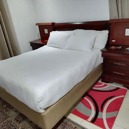 Cheers Guest House Evander ภายนอก รูปภาพ